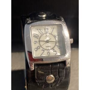 SF Women's Black Cuff Band Analog Watch New Battery! Womens Watch